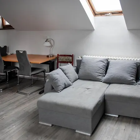 V Sadu ליסה נאד לאבם